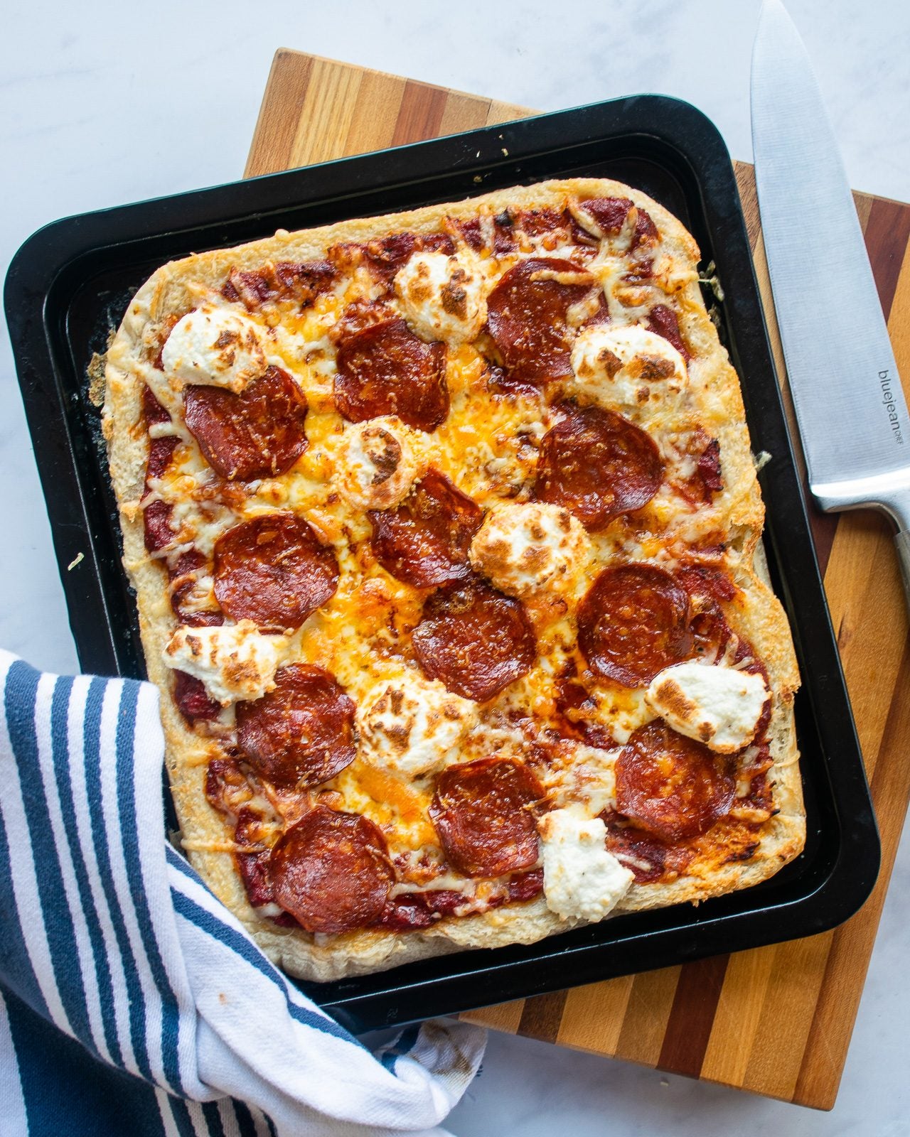 AHM ELECTRONICS 100-Pack Air Fryer Liners 100% Food-Grade Parchment Paper Rectangular 24cm x 14cm Non-Stick Waterproof Disposable for Ninja Dual Zone & Many Other Air Fryers Cookware - Bakeware UK Seller - Square